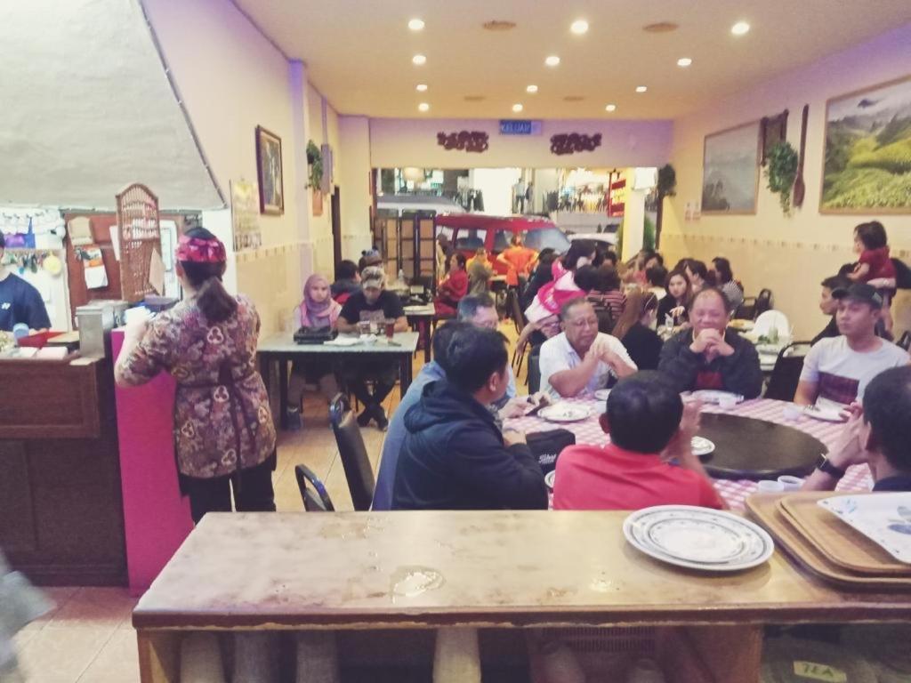 Ou Inn Cameron Highlands ,Ferm Nyonya Restaurant Танах-Рата Экстерьер фото